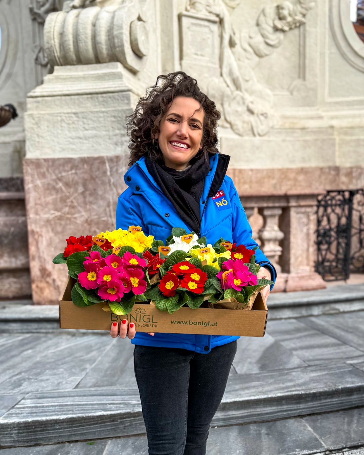 P r e - V a l e n t i n s t a g 🌺 Weil anderen eine Freude machen Freude macht ☺️
.
.
.
.
.
#valentinstag #blumengrüsse #orfnoe #happyyou #happyme