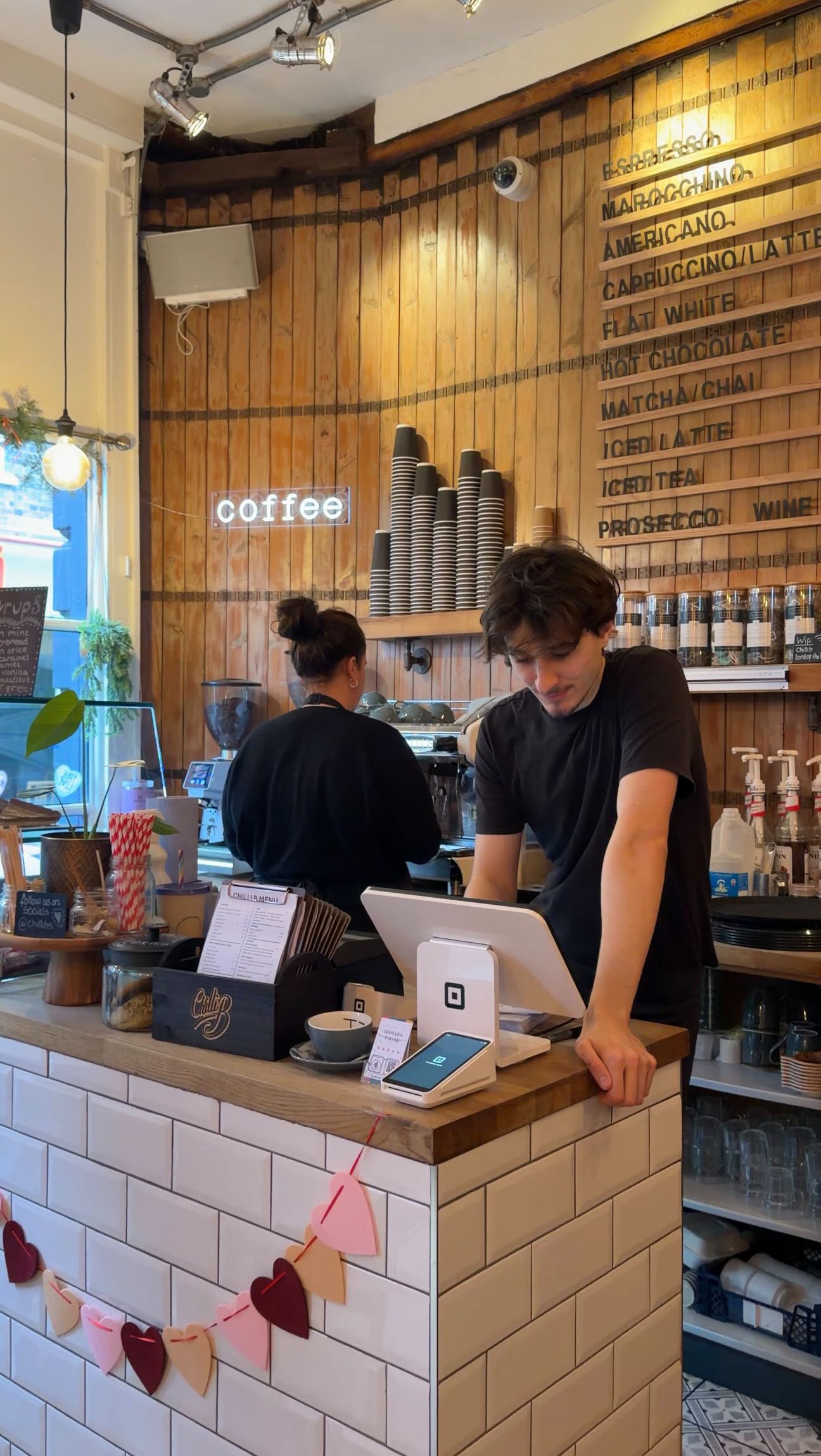That one staff member who can’t hide their face🤣 Jokes aside, our team is wonderful, and we have all kinds of coffee as well as great matcha 😌
#chillibs #chillibhitchin #hertfordshireeats #brunchinhitchin