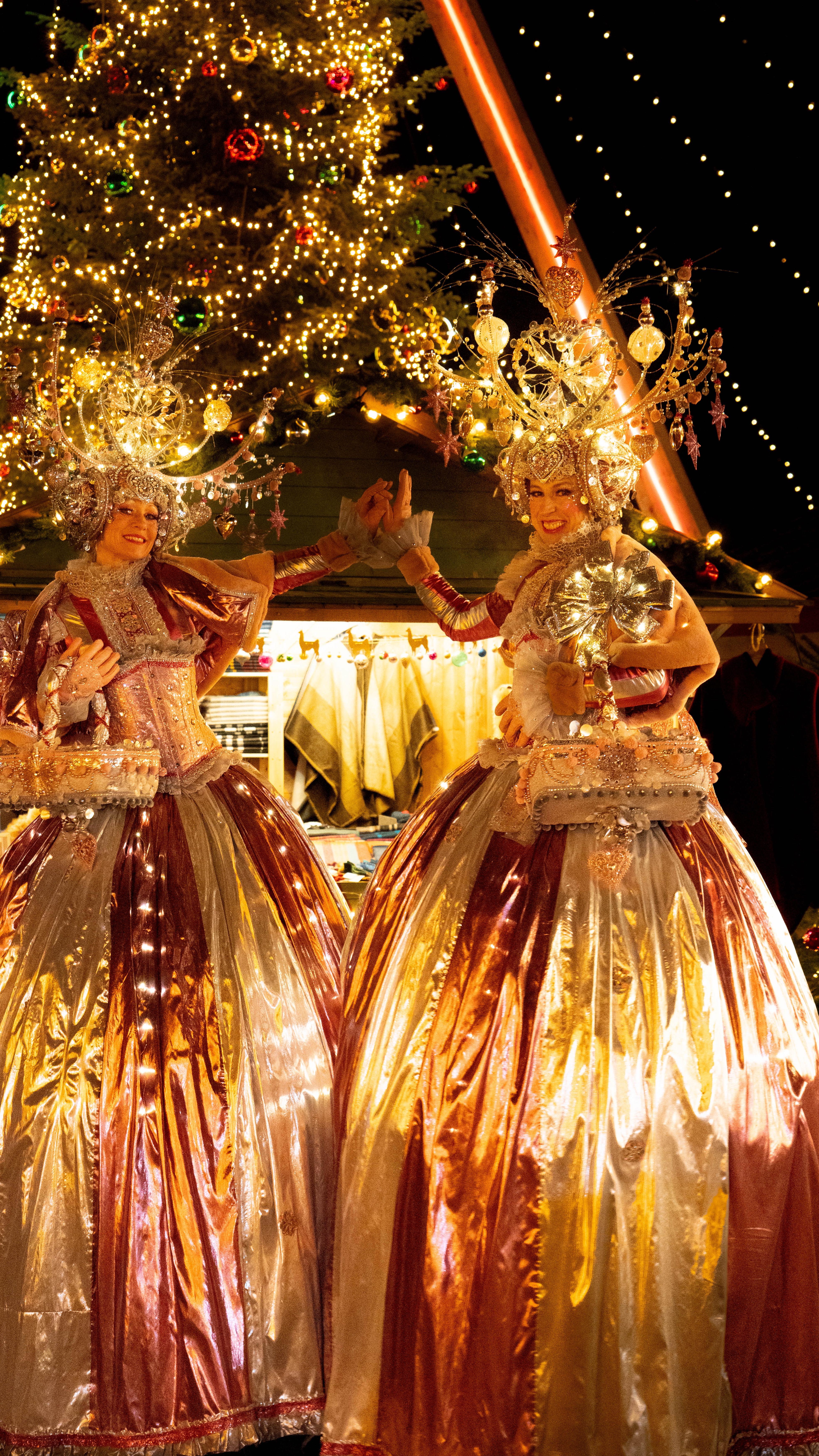 Spielen, Tanzen, Lauschen ✨
Das Rahmenprogramm am Winterthurer Wintermarkt liess sich blicken.🎖️Neben musikalischen Highlights und magischen Feuer- & Stelzenshows war vor allem das Kinderprogramm beliebt. 🧸 Danke an alle, die dabei waren und das alles möglich gemacht haben! ❤️
💬 Was für ein Programm wünschst du dir für nächstes Jahr?
#winterthurerwintermarkt #weihnachtsmarkt #christmas