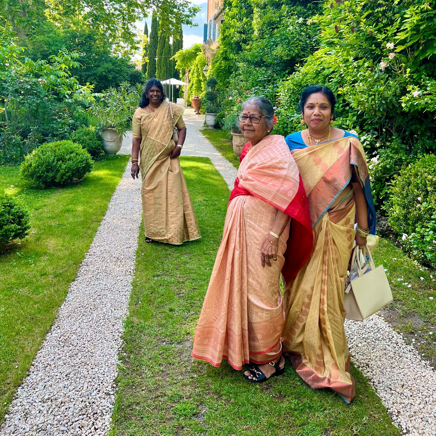 💛 Un mariage intime, élégant et profondément authentique.
#MariageAuthentique #MariageChic #LaBastideDuRegent #LuxuryWeddingVenue