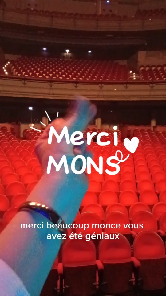 ❤️Merci MONS ✨
C'était COMPLET hier dans notre salle fétiche, notre petit écrin de 1000 places… c’était complet !
On a déjà fait 2 complets le mois dernier, et on revient en janvier 2027 avec Le Coup de Pelle !
🫂Quelle joie de partager la programmation de cette saison avec tous les copains !!!
@eve_paradiss
@josecruzcomedien
@jean.fi
@pejennar
@sacha_ferra_
@waly_dia
@kody_kim
@eliesemounofficiel
Et tant d'autres !!
Prêts pour la suite ? 🔥
PS : J'ai lâché l'affaire avec les sous titres , l'IA est con comme tout 😂✨😘
#OnRevientEncore #Complet #ShowTime #MerciPourLaForce #SaisonDeFolie OnNeLâcheRien ÀTrèsVite