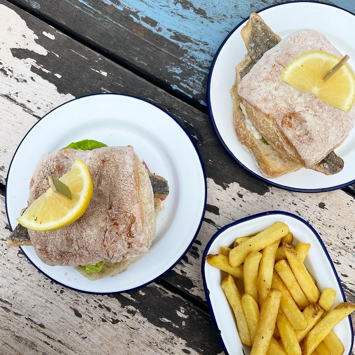 Fish burgers on the beach 🐟🏝️☀️