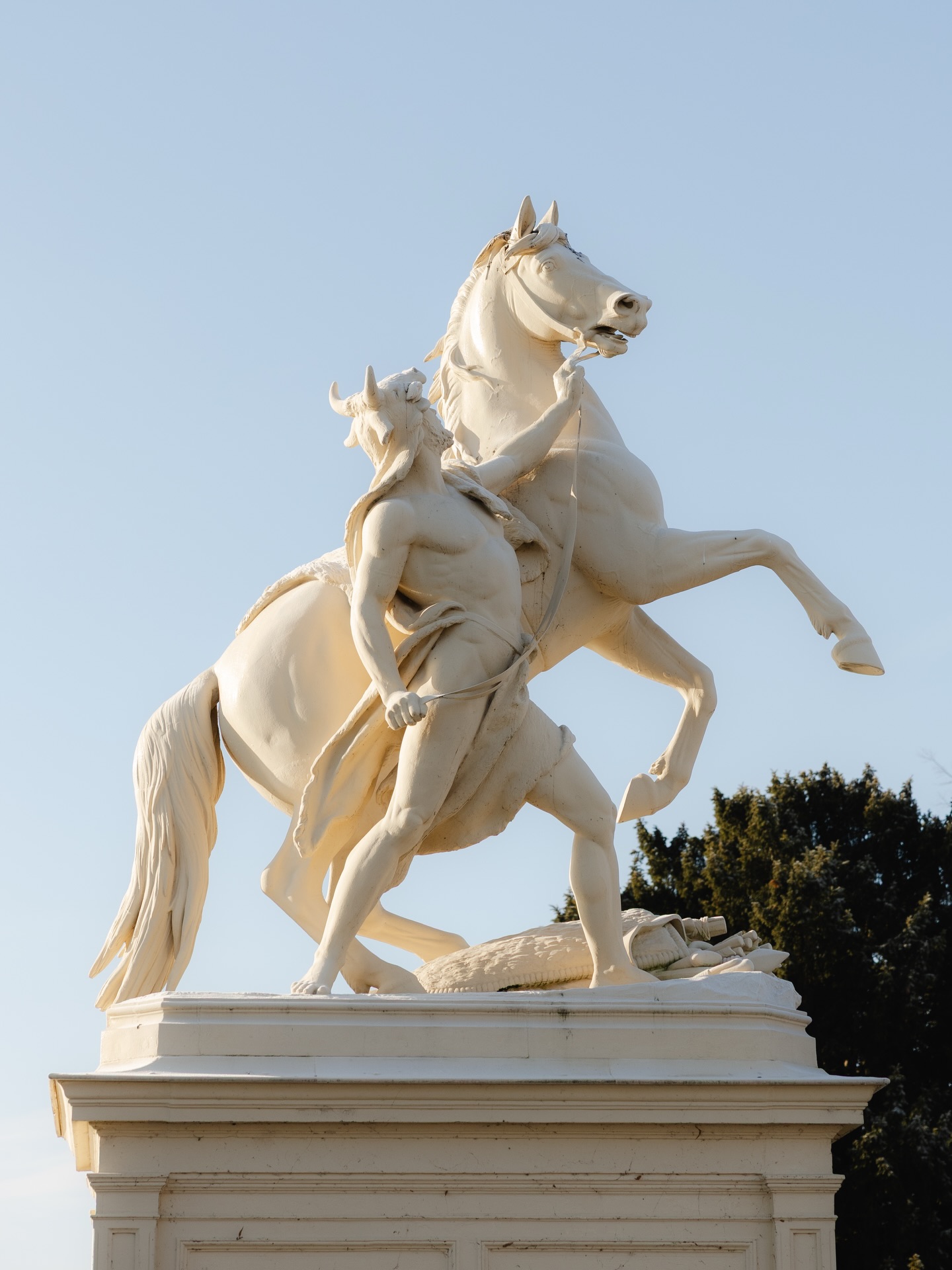 Heiraten im Schweriner Schloss ✨
Klare Linien, ikonische Architektur und ein Setting, das Classic & Contemporary perfekt verbindet.
Statement-Kulisse für eure Love Story. 🤍
#schwerinerschloss #hochzeitschwerinerschloss #hochzeitsfotografie