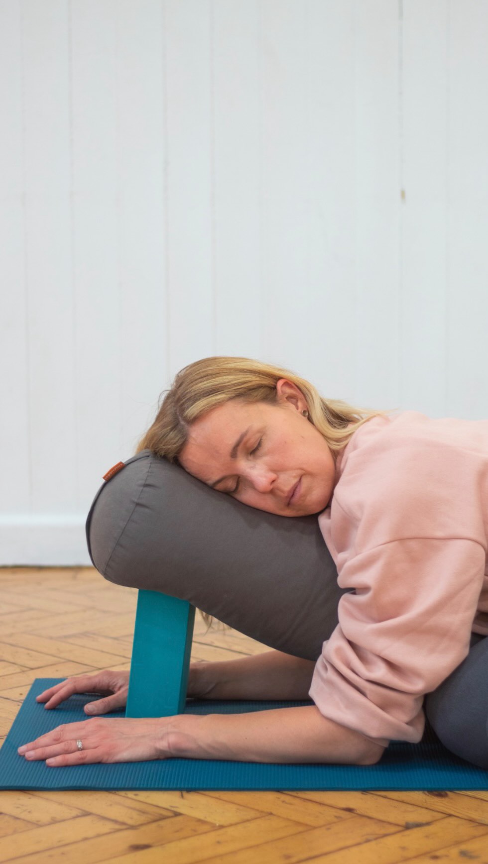 What’s on your wish list?
Ps
Thank you to anyone who has joined me in class, in a sauna or on a retreat this year. BIG love and festive well wishes to you all.
Gonna unplug now until 2026 for an IG detox.
See you on the flip side. ✨
(Thanks for the post inspo @the_physioyogi 😘)
#yogateacher #intentions #presence #igdetox #offline #analoguevibes #slowdown #yogabristol #being #rest