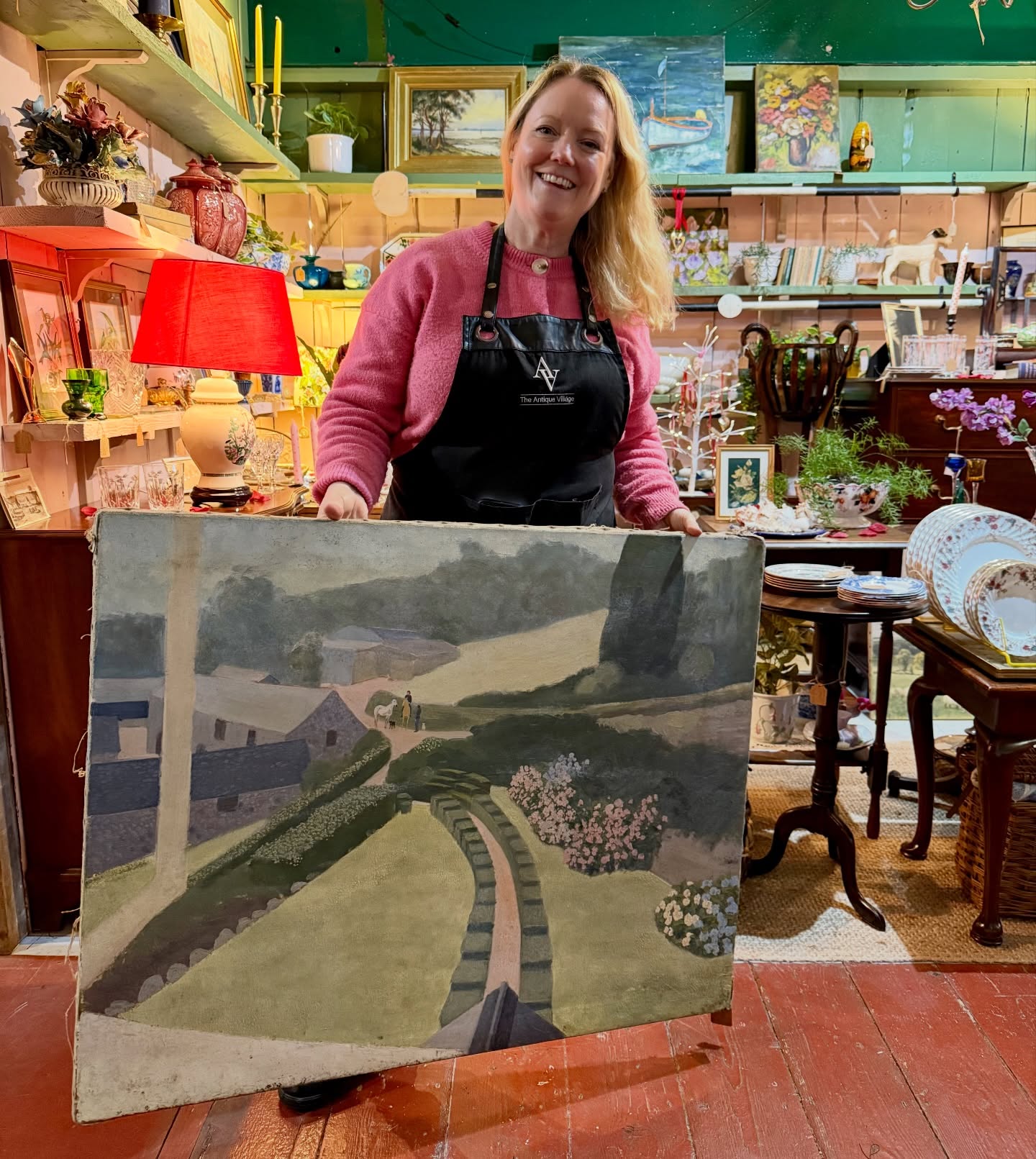 Pink Picks with Jo 💗
This week I took a wander around The Antique Village with Jo from @holly_mount_interiors, choosing her favourite finds — and it was no surprise that colour led the way.
Jo has a real eye for vintage florals in her favourite pinks and greens. She pairs these with furniture and lovely little interior decor pieces on her stand at The Antique Village.
Here are Jo’s chosen pieces this week:
From her own pitch, Holly Mount Interiors — an impressive oil on canvas featuring delicate pink flowers by J.D. Carter (97 x 87cm), priced at £250.
Also on HMI — two pink Sylvia ginger jars at £28 and £36.
She couldn’t resist the pink enamel blossom tin in paired with a bright yellow — £55.
A wander to the back of the main floor led us to @andimartretro and a lovely set of five colourful glasses — just £10.
Next door, the tapestry-top stool from @eclecticmixteriors — £65.
Of course Jo picked up the pair of lamps with pink painted bases (£40 from @judipalmer7), perfectly highlighted with a lovely little book on Garden Flowers.
When she reached the Barbola mirror from @simplyvintage10 it was an instant — “I love these!” £75
In the corner of @florasattic she couldn’t resist creating a little montage of gorgeous pieces. A beautiful lamp and other treasures that captured her colours and floral aesthetic.
Keeping to florals, vintage curtains from @thecurtaintrader were pulled out to show off the design. Priced at £375.
Heading back towards reception, Jo spotted a floral tray and considered buying the box of matches from @heron.houseinteriors — tray £85, matches £20.
Finally, to The Loft to revisit her favourite chair — upholstered in a lovely pink design from @smithsupholstery — £125.
If you’d like more information on any of Jo’s pink picks, please get in touch.
I loved our wander around — Jo’s enthusiasm for the pieces she loves is always infectious. Thanks for your company.
#TheAntiqueVillage #DealerPicks #PinkInteriors #VintageStyle #interiørinspo