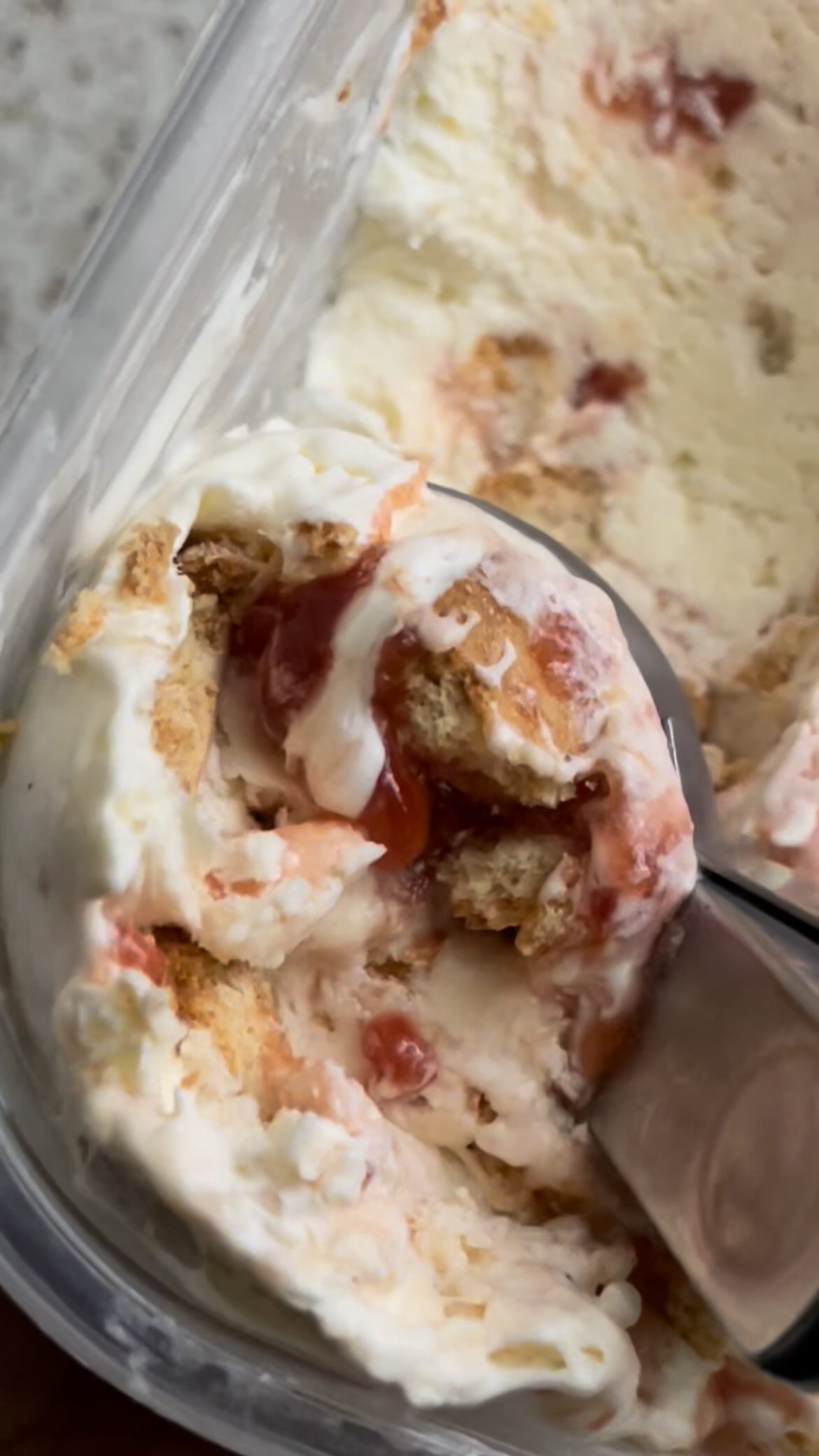 My valentines series is here, and what a great way to start than with one of my no-churn ice-cream recipes: Strawberry Cheesecake šš°š¦Recipe is in the caption!