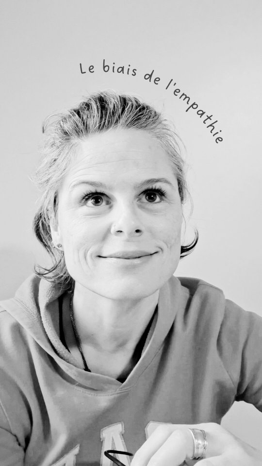 Ces dernières semaines il y a eu pas mal de choses qui m'ont donné du fil à retordre.
Comme d'habitude quand tu as besoin d'entraînement, la vie est là pour te le donner. Parfait. 👌
Mais c'est vrai que quand on a une tendance à être empathique, très empathique ou hyper empathique parfois c'est compliqué de poser ses limites, c'est compliqué de faire la part des choses, de réclamer, de demander parce que tout de suite on pense à l'autre, à ses besoins ou raisons qui font que..
Voilà voilà....
Mais un truc que j'ai réalisé ces derniers jours c'est que
Ce n'est pas parce que tu as aussi "une part de faute ou de responsabilité" que tu dois endosser L'ENTIÈRE responsabilité.
Et les conséquences de ne pas oser, ou de pas vouloir, poser ses limites c'est l'estime de soi c'est la confiance en soi c'est le respect qu'on porte à soi-même. 😌❤️