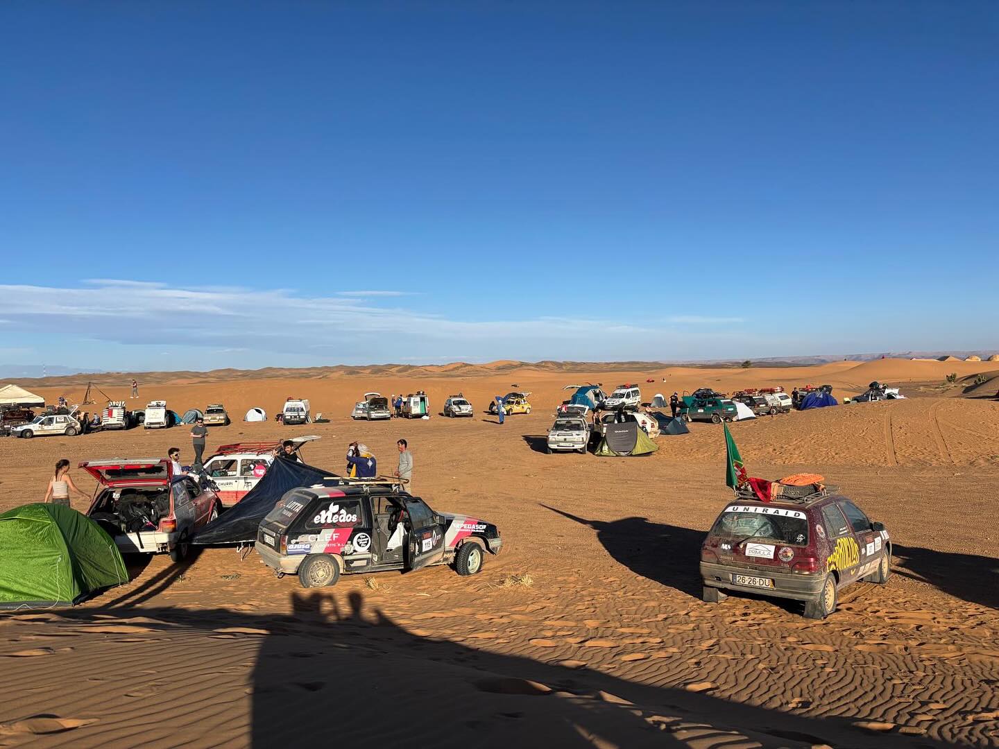 Continua a aventura por Marrocos com deserto mas também com lagos em locais que há muito não tinham.
The adventure through Morocco continues with typical desert landscapes, but also with lakes in places where there had been none for a long time.
@franciscafarinha
@migueljosecabral
@marroclios
@uniraidorg
#raidsolidario #raidsolidariomarrocos #raidmarrocos #montimerso #montimersoskyscapecountryhouse