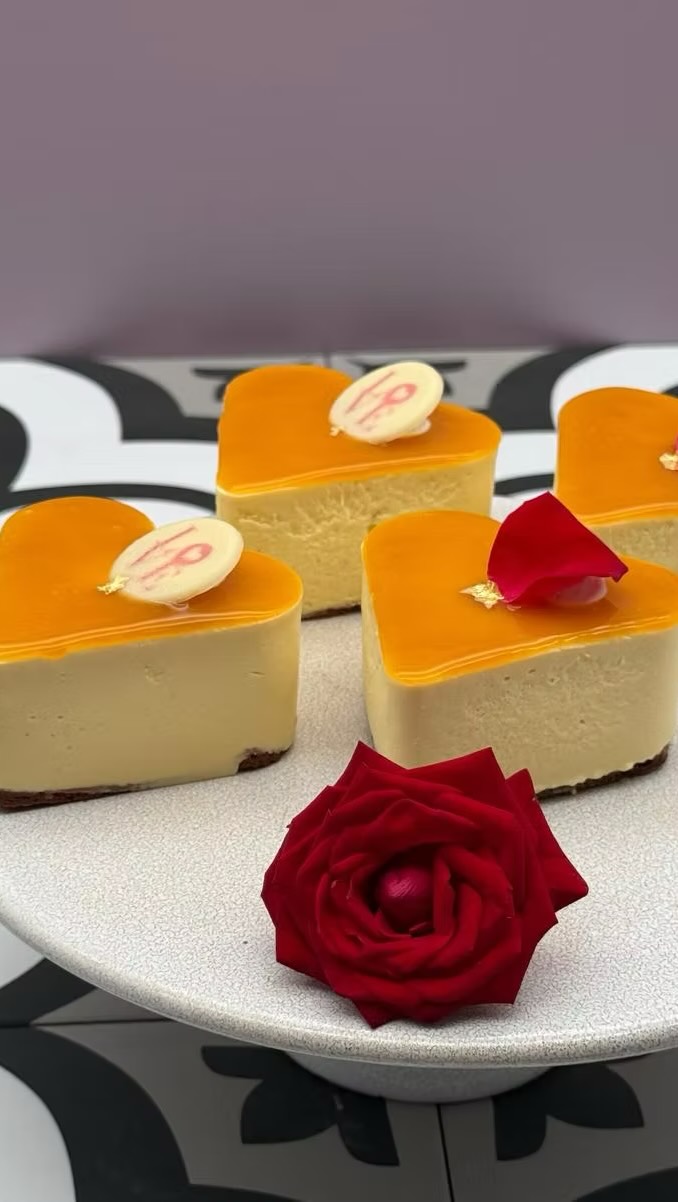 💖 Valentinstag bei Princess Cheesecake – Liebe geht durch den Magen! 💖
Ob cremige Cheesecakes, fruchtige Herzen oder kleine vegane Petit Fours – unsere Valentinstagsherzen sorgen für süße Momente, die von Herzen kommen. 🍰✨
Noch kein Geschenk? Kein Problem: Verschenkt Princess Cheesecake Gutscheine und macht eure Liebsten glücklich – ganz flexibel, ganz persönlich. 💌
🎁 Jetzt im Cake Shop bestellen und Liebe verschenken!
#PrincessCheesecake #Valentinstag #Herzensmomente #SweetLove #VeganLover Gutscheine