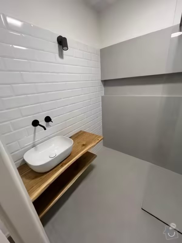 Jemná šedá, hladký povrch, žádné spáry - jen klid, jednoduchost a moderní styl. #mikrocementovasterka #monolitdesign #minimalism #interiordesign