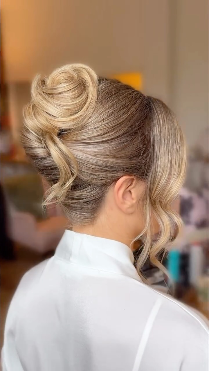 French Twist 🤍🤍🤍
#hair #wedding #makeup #weddinghair #wedding #bride #bridal #bridalmakeup #bridalhair #weddingday #weddingmakeup #weddinghair #surrey #surreybride #surreywedding #london#londonwedding #bridesmaidhair #bridesmaidmakeup #bridalinspo #weddingdress #bridalmakeupinspo #bridalhairinspo #bridalhalfup #frenchtwist