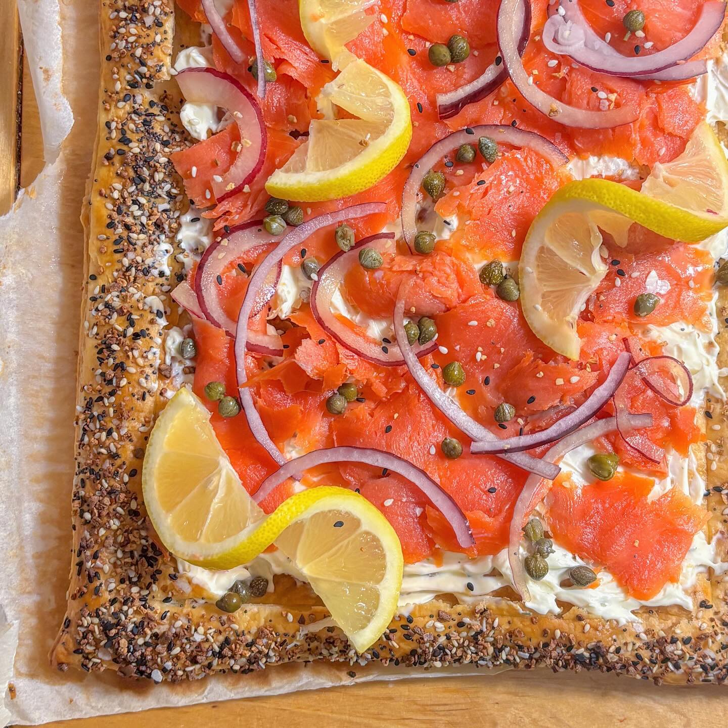 Nova Lox Puff Pastry ✨
Great for BRUNCH or even a NEW YEAR party, add bright and fresh flavors to the table!! Just cook puff pastry of choice as instructed on box, then add desired toppings. As simple as that, and as beautiful as you want it to be!!