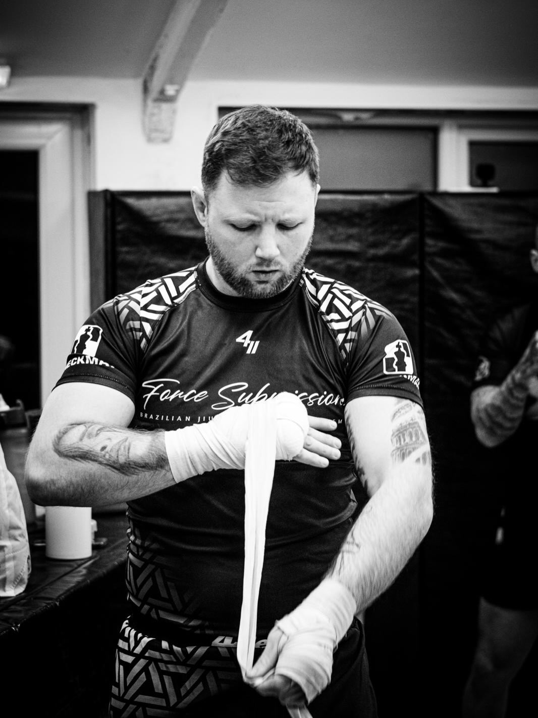 Our MMA classes are led by Cage Warriors welterweight veteran and Brazilian Jiu-Jitsu black belt Jamie Richardson, delivering high-level coaching backed by real competitive experience.
Mixed Martial Arts combines striking, wrestling, and grappling into one complete training system. It’s an effective way to improve strength, conditioning, confidence, and practical self-defence skills, while also developing discipline and mental resilience.
These sessions are beginner-friendly and fully scalable, making them suitable for all levels, from complete beginners to advanced athletes.
Mondays and Wednesdays 6-7pm
#mma #brazilianjiujitsu #mixedmartialarts #baldock #hertforshire