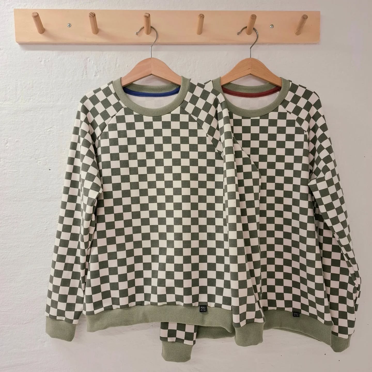 Wie jedes Jahr, haben meine 2 Neffen wieder einen Pullover zu Weihnachten bekommen.
Wie schon so oft wurde es ein #svenni von @studioschnittreif ,genäht aus einem Sommersweat von @seeyouatsixfabric
I like 🫶🏻
#studioschnittreifsvenni #seeyouatsixfabric #kreando #ateliermayara