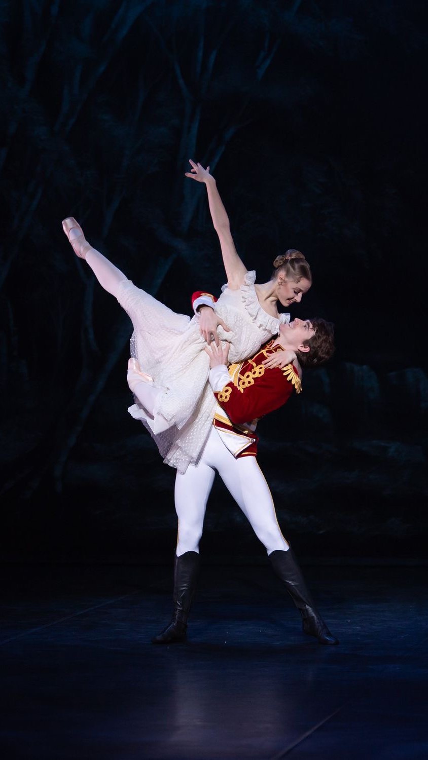 Natascha Mair & Aitor Coca in “Nutcracker”, English National Ballet
Follow @operavoci
#nutcrackerballet
#nutcrackerseason
#englishnationalballet