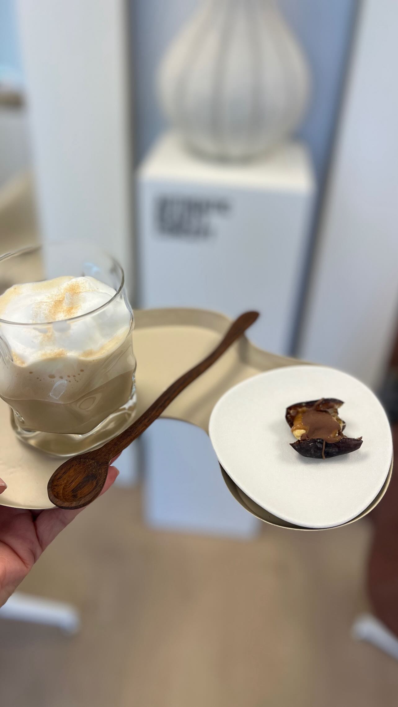 Gun jezelf een moment van luxe met de Rest & Relax Treatment bij Palma V.
🌿 Vegan keratine | Zijdezachte handen | Glanzend haar
Omdat jij het verdient.
#salonpalmav #palmav #VeganHairCare #RelaxAndGlow #salonluxury