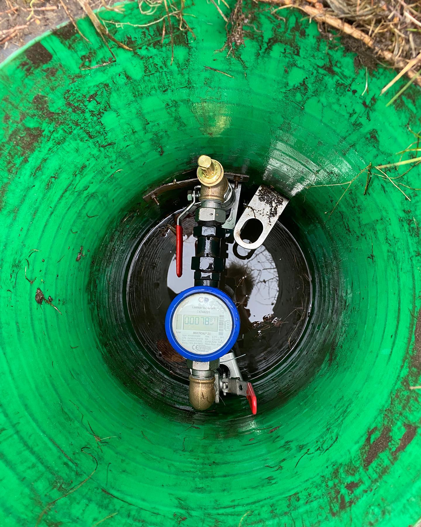 Udskiftning af ventiler i målerbrønd. Vi servicerer flere vandværker og nyder den friske luft 😃🔧 #dkhåndværk #vvskraft #nordsjælland