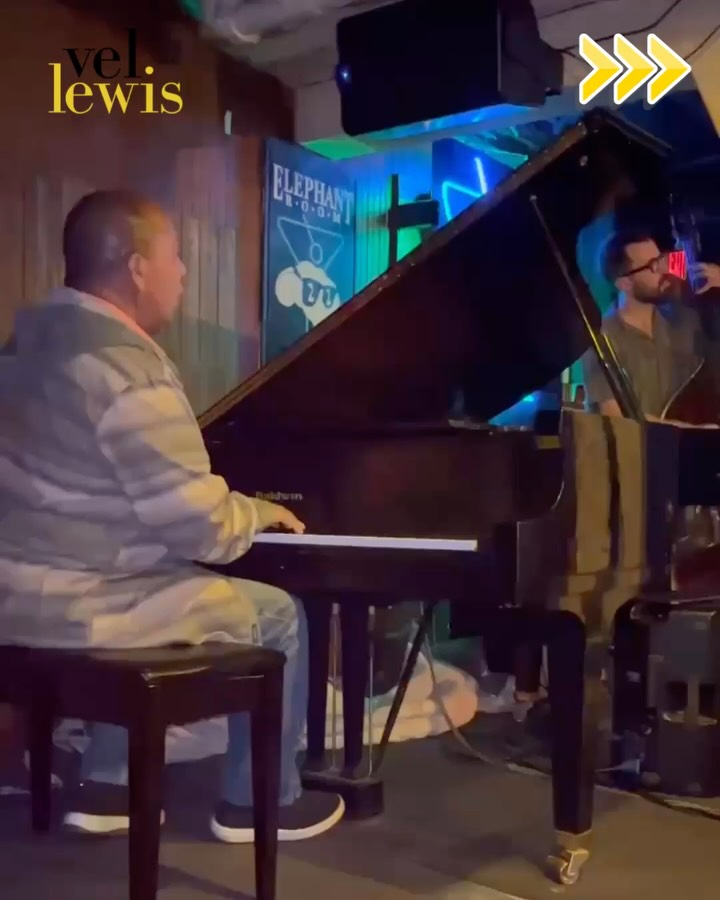 Last Friday I had a wonderful night at The Elephant Bar in Austin, Texas.
I went to see my long-time friend Andre Hayward, whom I hadn’t seen in quite a while. He kindly invited me to sit in with him and his band for a few tunes.
Always a joy to share music with good friends.
#VelLewisMusic #jazz #hammondorgan #hamfam #organ #music #austin #texas #theelephantbar #elephantbar #live #performance #friends
