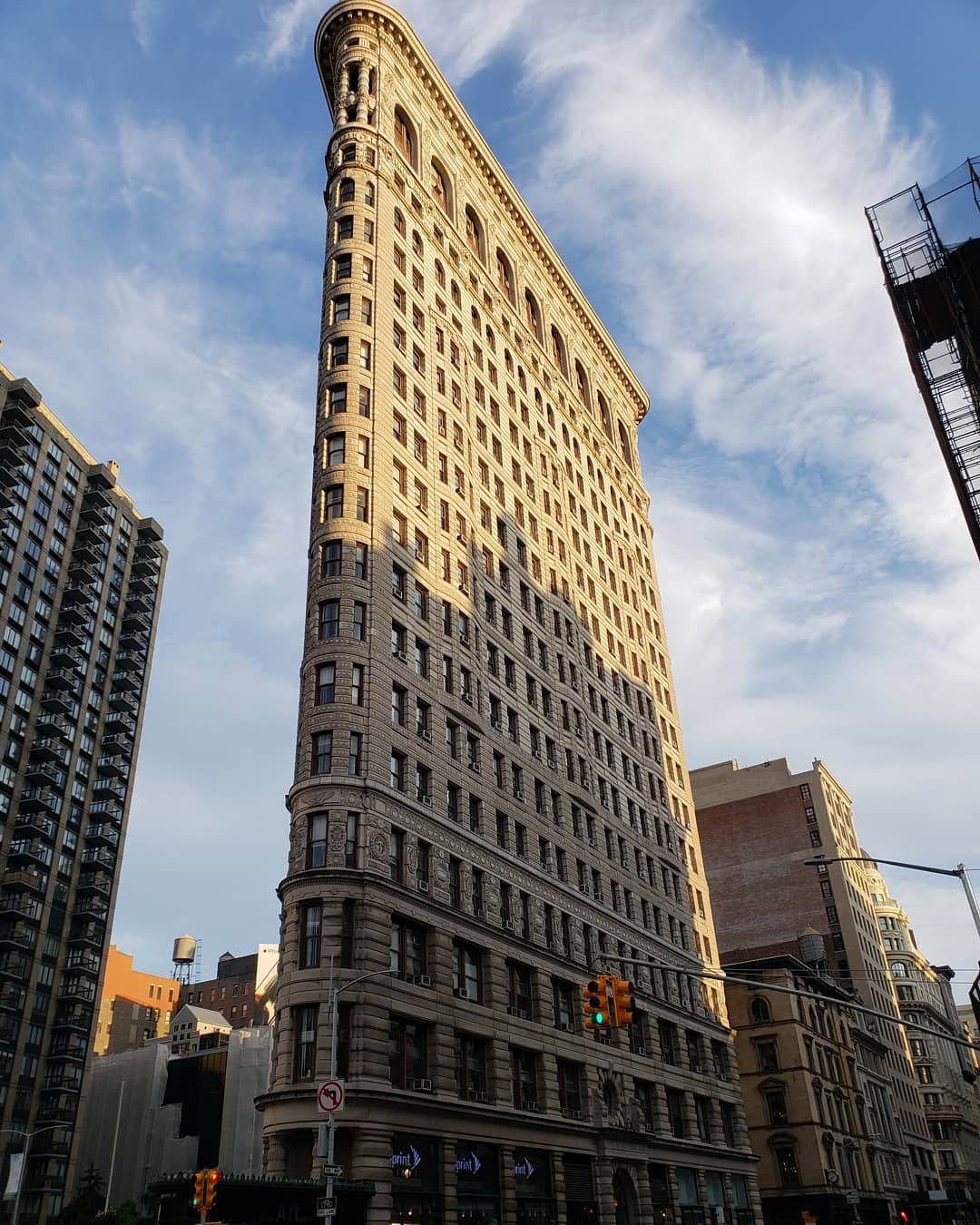 Oh yes, the Flatiron Building! One of my favorites; this thing is beautiful š I was lucky enough to capture this image myself. .
.
Built in 1902
.
.
Architectual design by D. H. Burnham and Co., Daniel Burnham, Frederick Dinkelberg
.
.
TheĀ Flatiron Building, originally theĀ Fuller Building, is a triangular 22-story,Ā 285-foot (87Ā m) tall steel-framed landmarked building located at 175Ā Fith AvenueĀ in theĀ boroughĀ ofĀ Manhattan, New York City.
.
.
.
.
.
#architecture #design #travel #newyork #commercial #residential #engineering #construction