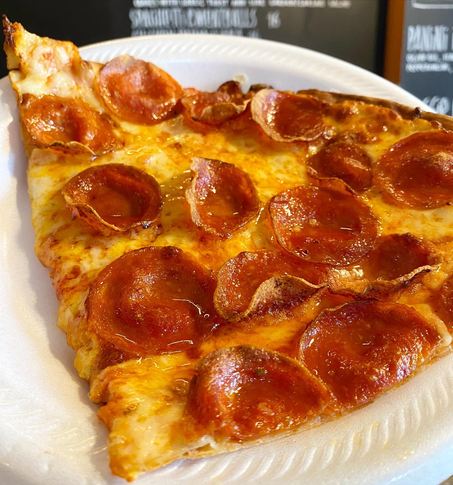 #slice #pizzaslice #jpspizza #jpspizzaandgrill #pizza #pepperonipizza #pepperoni #lunchtime #lunch #wilmette #illinois