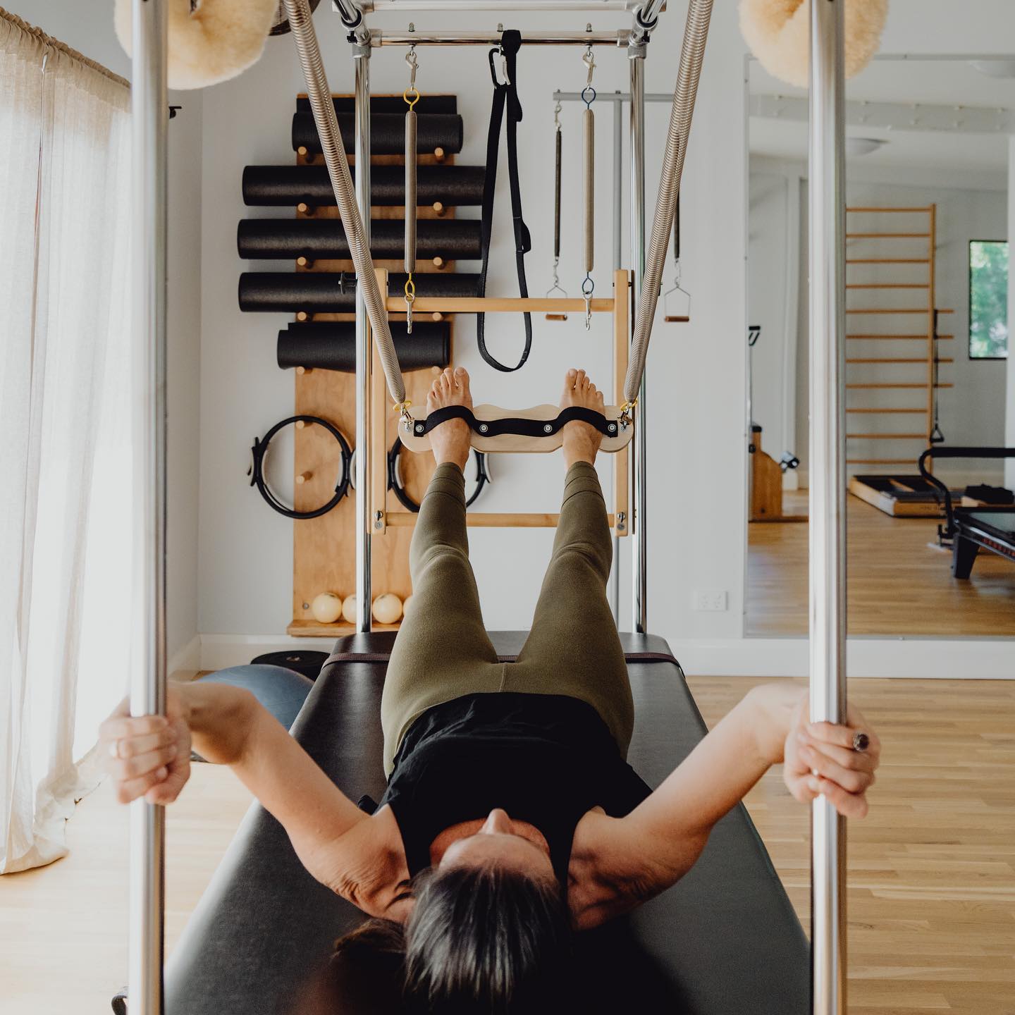 Loving our new @gratz_pilates Airplane Board. I love the extra feedback it provides for working with the leg springs on the Trapeze Table.
_
It helps you achieve more length and space at your hip joints, and greater activation and co-contraction of your leg muscles. With arms overhead, both your shoulders and legs are connecting to your centre, via the fascial lines of pull.
_
📸 @jazzyconnors
_
#pilatesandmovement #pilatesandmovementsunshinecoast #pilatessunshinecoast #sunshinecoastpilates #movesunshinecoast #sunshinecoastfitness #fitnesssunshinecoast #gratzpilates #airplaneboard #pilates #trapezetable #wearyoga #organicactivewear #naturalfibres