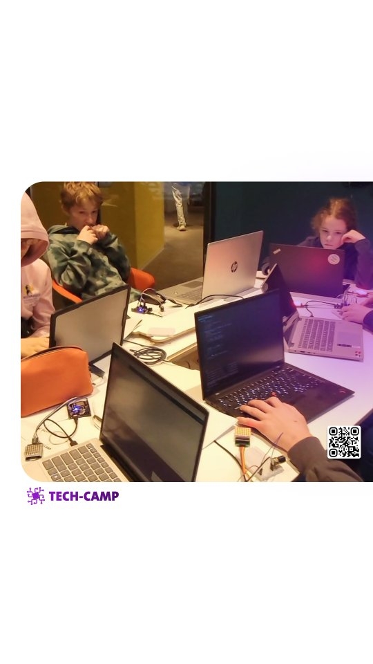 Erste Lichter und erste Logik. Muster gestalten, Helligkeit steuern, Ampel regeln, Roboter bewegen.
Aus Ideen werden Prototypen getestet und optimiert.
Gemeinsam Grundlagen aufbauen, damit morgen Automation & Effekte so richtig einrichten.
#Workshop #Jugend #Coding #Making #SmartHome #Ampelschaltung #Roboterarm #Prototyping #Teamwork #LearningByDoing