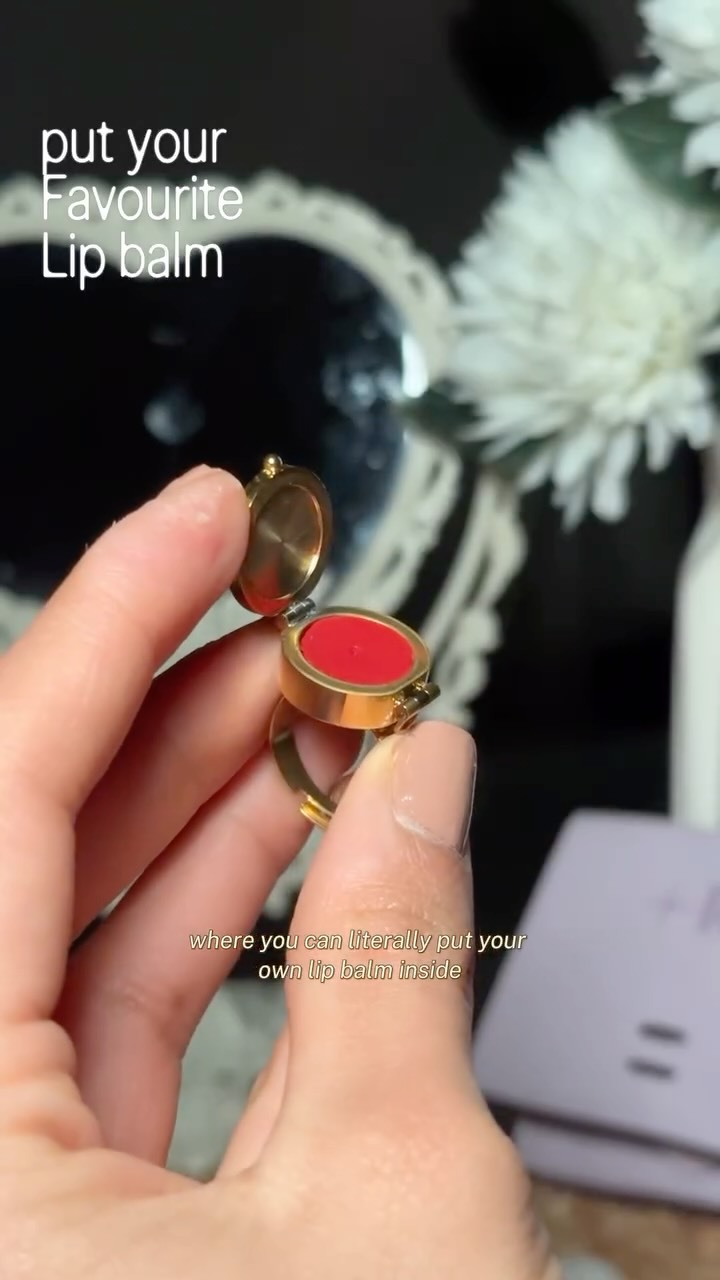 Stop carrying lip balm and perfume in your bag.💄💍
Wear it instead.🥰
This ring & bracelet store your beauty essentials inside💖.
18k gold plated, anti tarnish, water-resistant and SO chic.
Beauty, but make it functional 💍✨
#lipbalmring #lipbalmbracelet #uniquevalentinesdaygift #uniquegiftideas #giftforgirls
{lip balm ring, 18k gold plated, lip balm bracelet, kime accessories, unique gift ideas for girl}