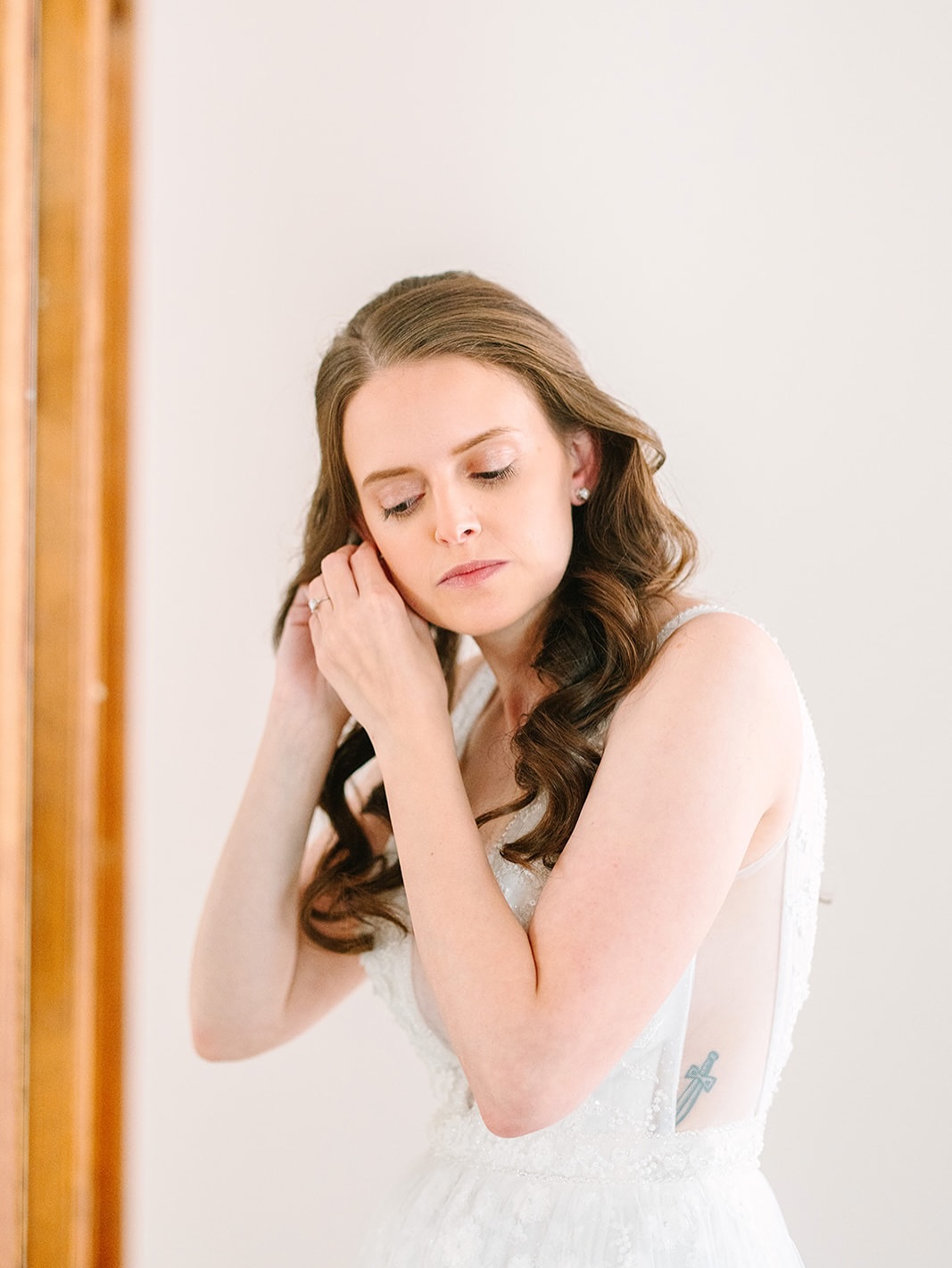 Your wedding beauty shouldn’t feel like a transformation into someone else. It should feel like a refined, elevated version of you.
That’s what we do best. ✨
We specialize in bridal beauty that honors who you already are, your features, your style, your comfort level, your energy, all thoughtfully elevated through an experience that is calm, organized, and deeply supportive.
Because the real luxury isn’t chasing trends.
It’s being guided by experts who know how to enhance (not overpower) so that you can feel confident, present, and completely yourself in every photo, every hug, every moment of your day.
You deserve a beauty team that protects your peace and brings clarity to your morning, not chaos.
If that’s the experience you want, we’re your people.
🤍 Inquire through the link in our bio to reserve your date.
#ChicagoBride #ChicagoWedding #BridalHairAndMakeup #ChicagoMakeupArtist #ChicagoHairStylist #LuxuryBridalBeauty #NaturalGlamBride #SoftGlamBride #WeddingMorning #BridalBeautyTeam #OnLocationBridalBeauty #MidwestBride
photos by @kassieanaphotography