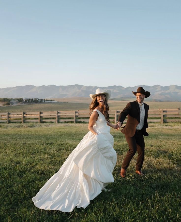 Country hearts, city dreams: rustic wedding vibes🌱🐎💍
#countryweddings #countrystyle #saskatchewan