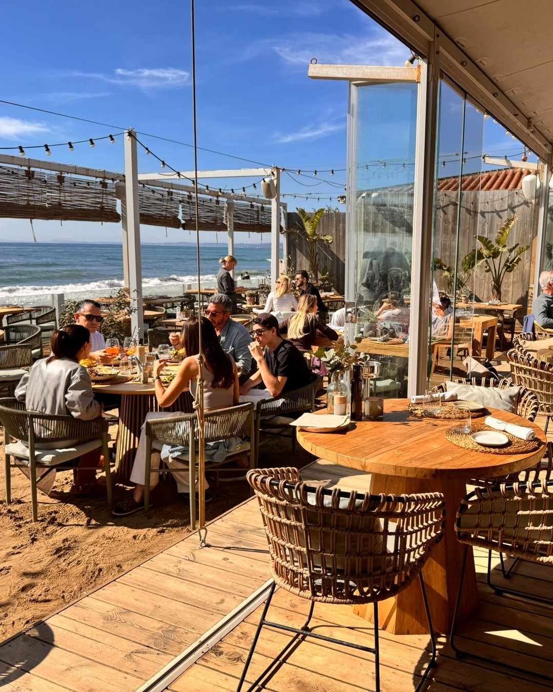 Sunny days hit different at LUUMA ☀️🌊
Golden light, blue skies and the sea sparkling just the way we like it…
These are the kind of days that turn lunch into sunset drinks and “just one more” into staying all evening ✨
The sun is shining, the terrace is waiting, and the vibe is exactly where it should be.
See you under the sun at LUUMA 🤍
#luumabeachrestaurant #luumabeachmarbella #marbellaweekend #marbellatrip #marbellalifestyle #marbellaspain #marbellavacation #elrosariobeach