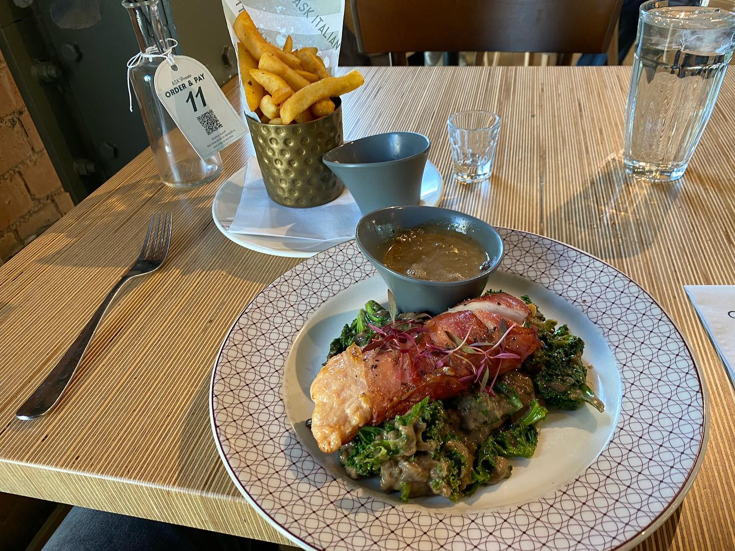 A great lunch @askitalian in Malvern then I’m of to work @malverncellar .
.
.
.
.
.
.
.
.
#tasty #italian #askitalian #food #chicken #prosciutto #chips