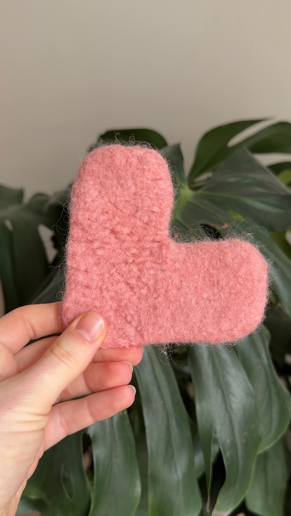In the blink of an eye, you can knit this cute little Valentine’s heart! 🌹
This is THE perfect scrap-busting knit to show someone how loved they are this February 🥰
The heart is super easy to knit, fun to felt, AND the full pattern is free.
✨ Click the link in my bio to get access to the free heart pattern now 💖
#freeknittingpattern #feltedwool #simpleknitting #giftknitting