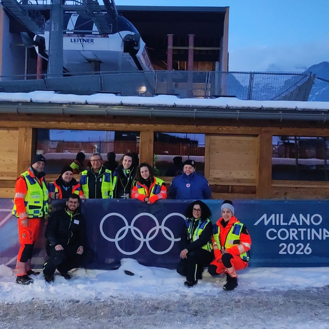 #recapamibas
Gennaio ha dato il via a un nuovo anno di presenza e operativitĂ sul territorio.
Dall’assistenza ai test olimpici e agli eventi nel territorio di Milano, passando dai servizi di emergenza-urgenza a Basiglio, Bubbiano e Piazza Castello, fino all’assistenza per le olimpiadi a Bormio: il supporto sanitario non si è mai fermato.
Nel corso del mese sono state inaugurate nuove ambulanze, avviate quattro convenzioni 112 e dato il via a un nuovo corso per volontari soccorritori.
Tutto questo è stato possibile grazie ai volontari, ai dipendenti e ai ragazzi del Servizio Civile, che con impegno e disponibilità rendono possibile ogni servizio.
E siamo solo all’inizio… 🚑🧡
#croceamicabasiglio #goamibas