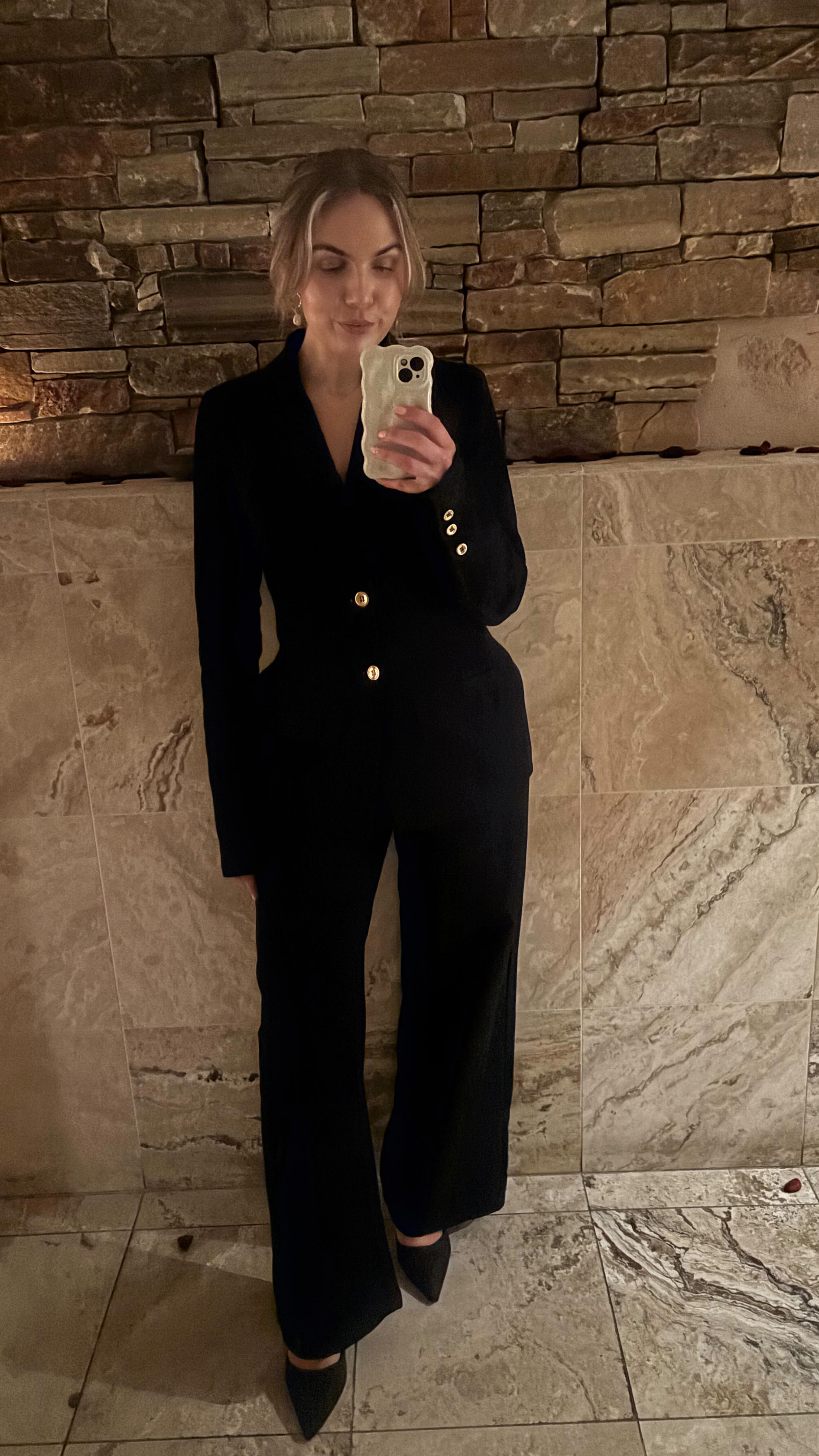 Last week I traveled over 350 miles to guest speak at an event.
Why?
Because when @mendwithmesh asked me my first full body reaction was to say “YES”.
Everything about the event aligned to me and my values.
I didn’t even check how far I would to travel initially to get to Brighton.
Or consider the fact I would know no one in the room.
But I knew my goal for 2026.
To do more guest speaking.
To showcase my knowledge to others around nervous system regulation & when you make this your focus. How much it can transform your life.
I ALWAYS share my own personal journey with what I have had to overcome to get to this point.
Because, it’s not been easy.
But it has most definitely been worth it.
The feedback I received from the women in the room made it everything worth it!!
Sharing I had them hooked from the moment I started my talk, by grounding them to connect with their breathe and body.
I have limited places to work with me
1:1 starting in March.
Where I will show you exactly how to make regulating your nervous system your priority and focus for 2026.