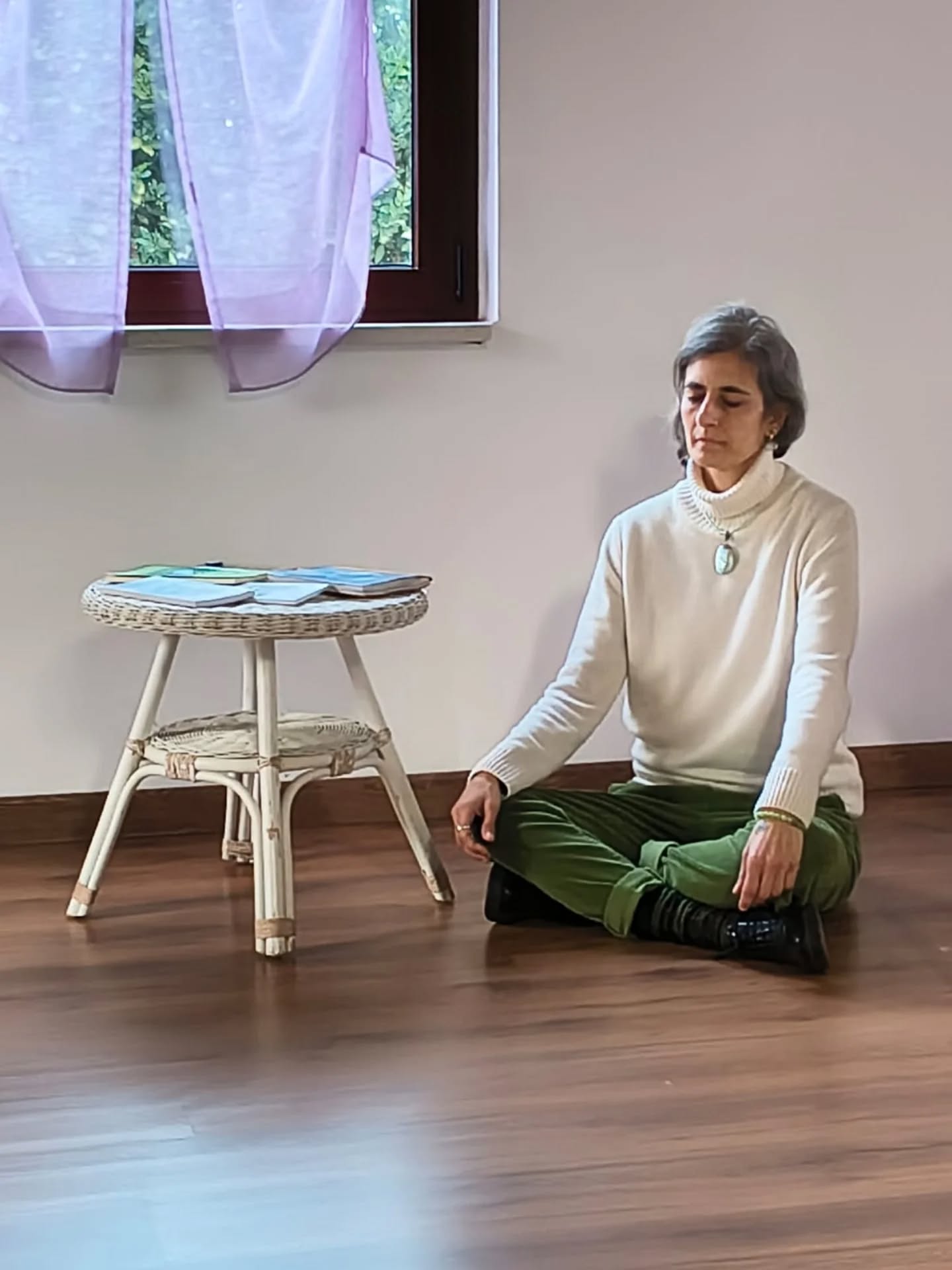 Sax e Poesia tra i profumi di Lavanda... L'incanto si è compiuto, attorno al fuoco dell'incontro in presenza d'ascolto, cuori battenti, ali spiegate, essenze di suono libero e corpo poetico. Una condivisione indimenticabile! Grazie ai partecipanti in carne e sangue, e ai tanti presenti solo con il cuore 💓 Grazie Cecilia del Lavandeto Lavanda al Vento @lavanda_al_vento per la sempre magica accoglienza e lo squisito dolce finale 😋. Con riconoscenza, anima e poesia 🙏🏽 Cecilia 🪶 🧘🏻♀️
#poesia #ascolto #anima #musica #sax