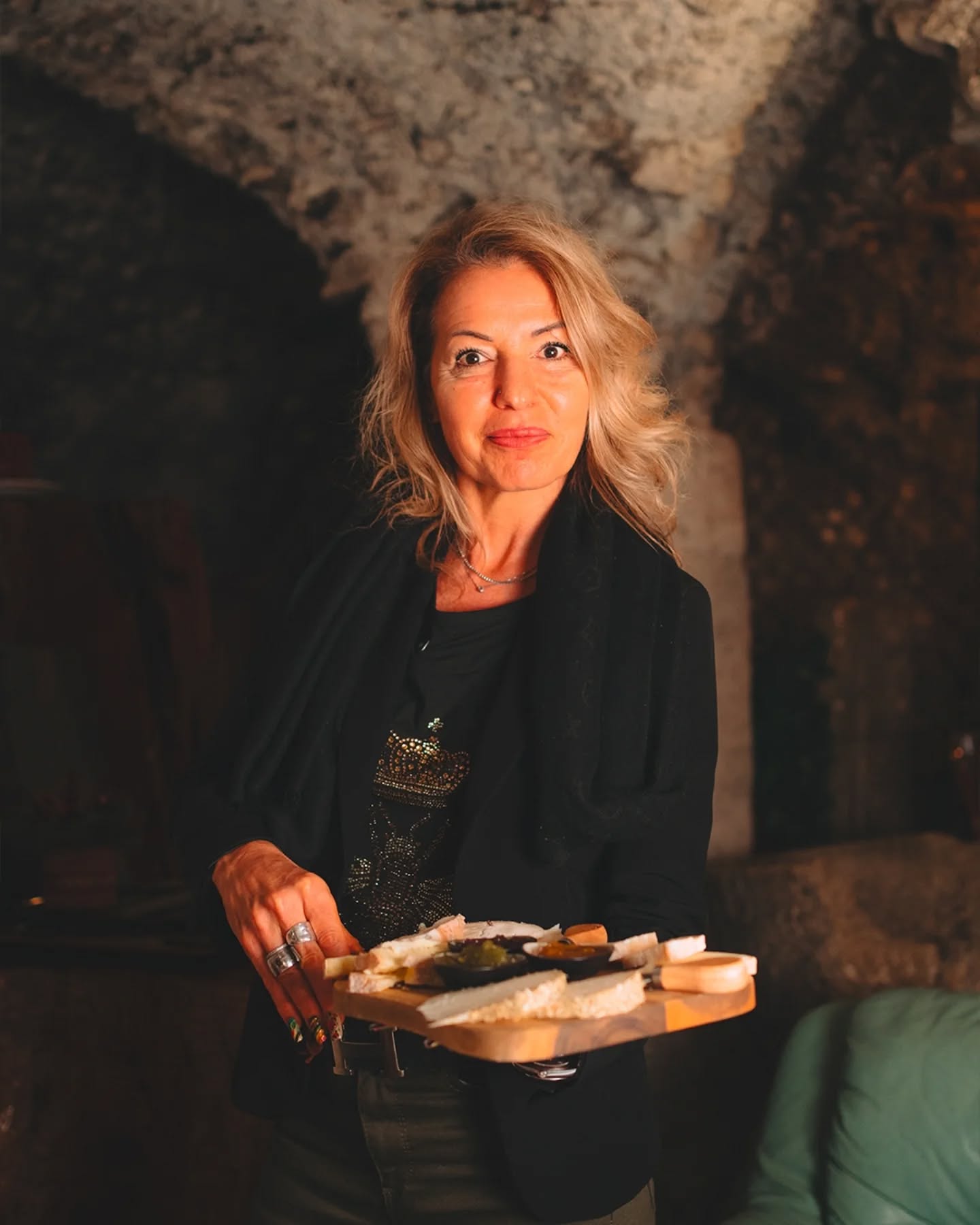 Vieni a scoprire, alle Antiche Terme di Diana, il nostro tagliere di formaggi, nato da una selezione attenta di eccellenze, scelte per esprimere qualità, carattere e autenticità in ogni assaggio. 🧀
Stagionature pregiate e consistenze armoniose,
abbinamenti studiati per valorizzare ogni sfumatura di gusto. ✨
📍 Via dei Sosii, 6 – Tivoli
📞 0774 312256
📸 @smup_socialmedia