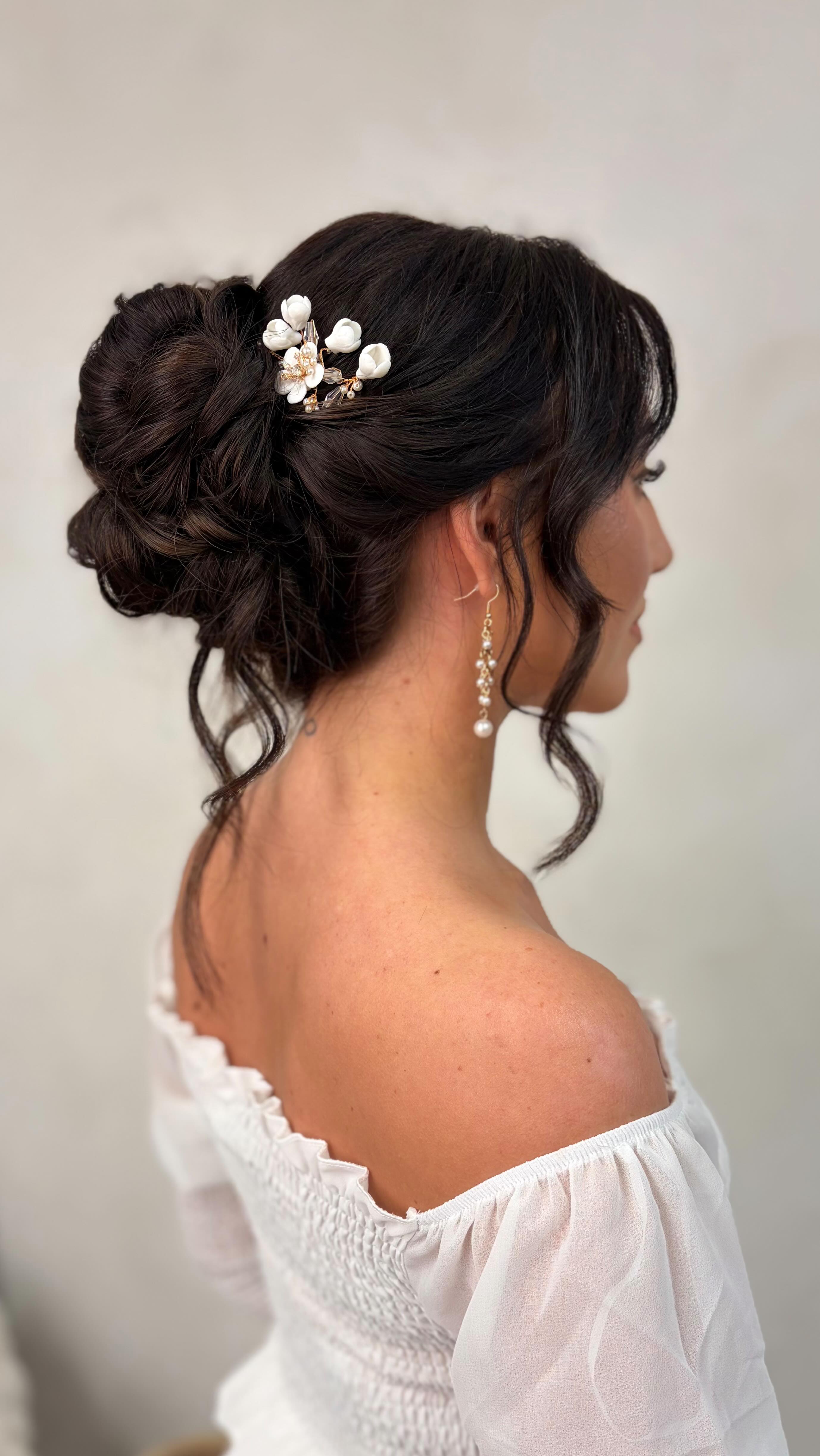 The part I love most 🤍
Taking the time to build the shape, soften the texture and refine all the little details until everything feels just right.
Loved creating this look with Abbie at @luxebeauty_pboro, who created the most stunning glowing makeup on the beautiful Poppie @lashedandfound 💗
Feeling very grateful to be styling so many beautiful brides lately and for all the lovely bookings coming in ✨
Dried flower pins from @lunaandwild. You can use code CH10 for a little discount 🌸 (link in bio)
#bridalhairstylist #midiupdo #peterboroughweddings #stamfordwedding #lincolnshirebride