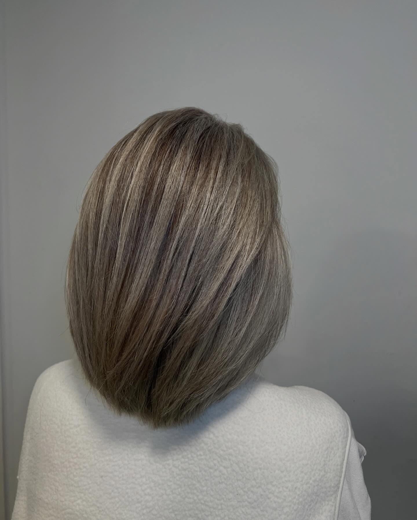 Created by Izzy 🤍
A seamless grey blend 🤍 Cool ash, neutral beige, and delicate lowlights woven together for a natural, lived-in finish that grows out beautifully.
Blow Dry starts from £20
Cut & Blow Dry from £27.50
Colour starts from £45
Book now via the link in our bio or stories 🤍
#redken #redkenpro #hair2026