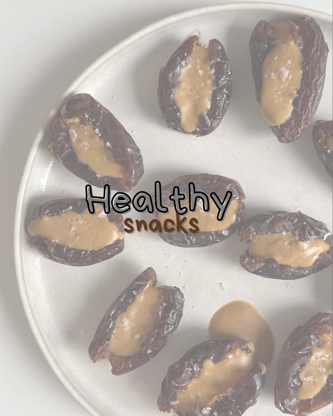 Mes snacks favoris (avec une passion évidente pour la myrtille)🫐
Et en prime la recette des mini muffins (un peu déformé mais c’est OK)
- pour 6 minis muffins
100g de farine semi complète
20g de sucre de datte (ou sucre de canne, coco…)
1 sachet levure chimique
1 pincée de sel
1 œuf
85ml de lait (vache ou végétal)
20g de beurre fondu
Myrtilles : à volonté
Mélanger les produits secs puis à côté l’œuf, le lait et le beurre et ajouter la préparation liquide au reste pour obtenir un mélange.
Rajouter les myrtilles et dans des moules adaptés beurrés disposer la préparation en enfournez 20 min à 170°C selon votre Airfryer
Vérifier la cuisson avec un couteau !
Enjoy ! 🫶🏻
#healthyfoodporn#recette#healthyfoods#gouter#sain