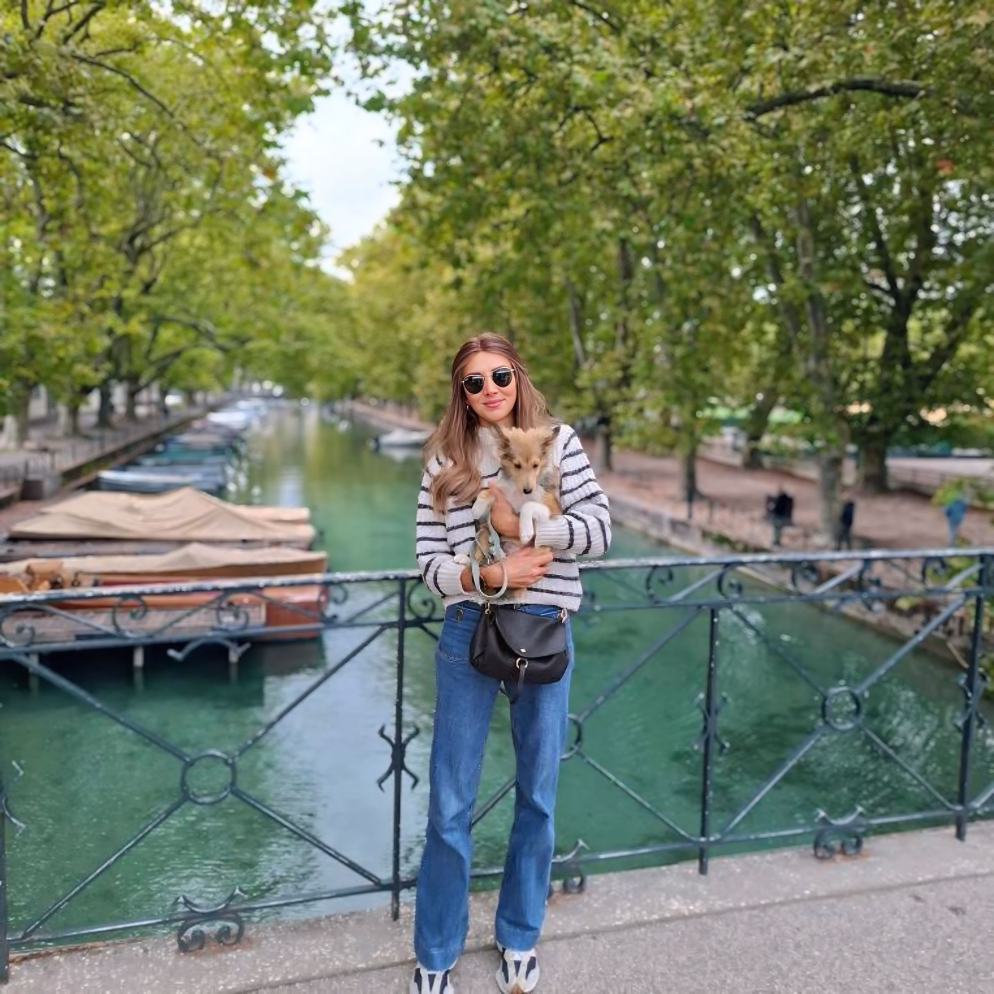 “Coucou Salma, je reviens vers toi des mois plus tard pour te remercier. Cette wig me suit partout dans mes péripéties, voyages, rando. Elle est sublime, j’ai pu retrouver mes cheveux d’avant grâce à la qualité des cheveux et la couleur magnifique !
Merci pour ton travail 🤍”
Modèle Lorena en lace top ❤️