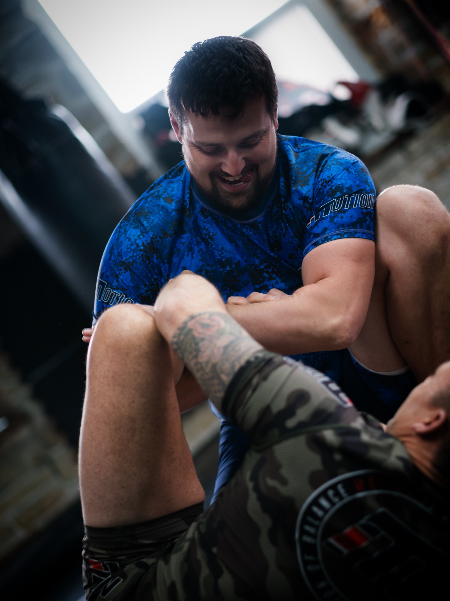 Motion is created by the destruction of balance.
Happy Monday! LFG!
@paulbaxter_bjj and @baggaz10 at @combatbasedewsbury
📸 @aries_aperture 🔥
#predator #motionbjj #teammotion
#Grappling #fyp