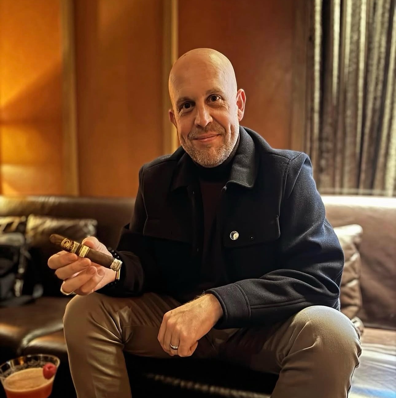 Happy Birthday to @mrjohnstrange 🎁
We hope your evening is full of your favourites from @torcigars 😉
#torteam #happybirthday #newworldcigars