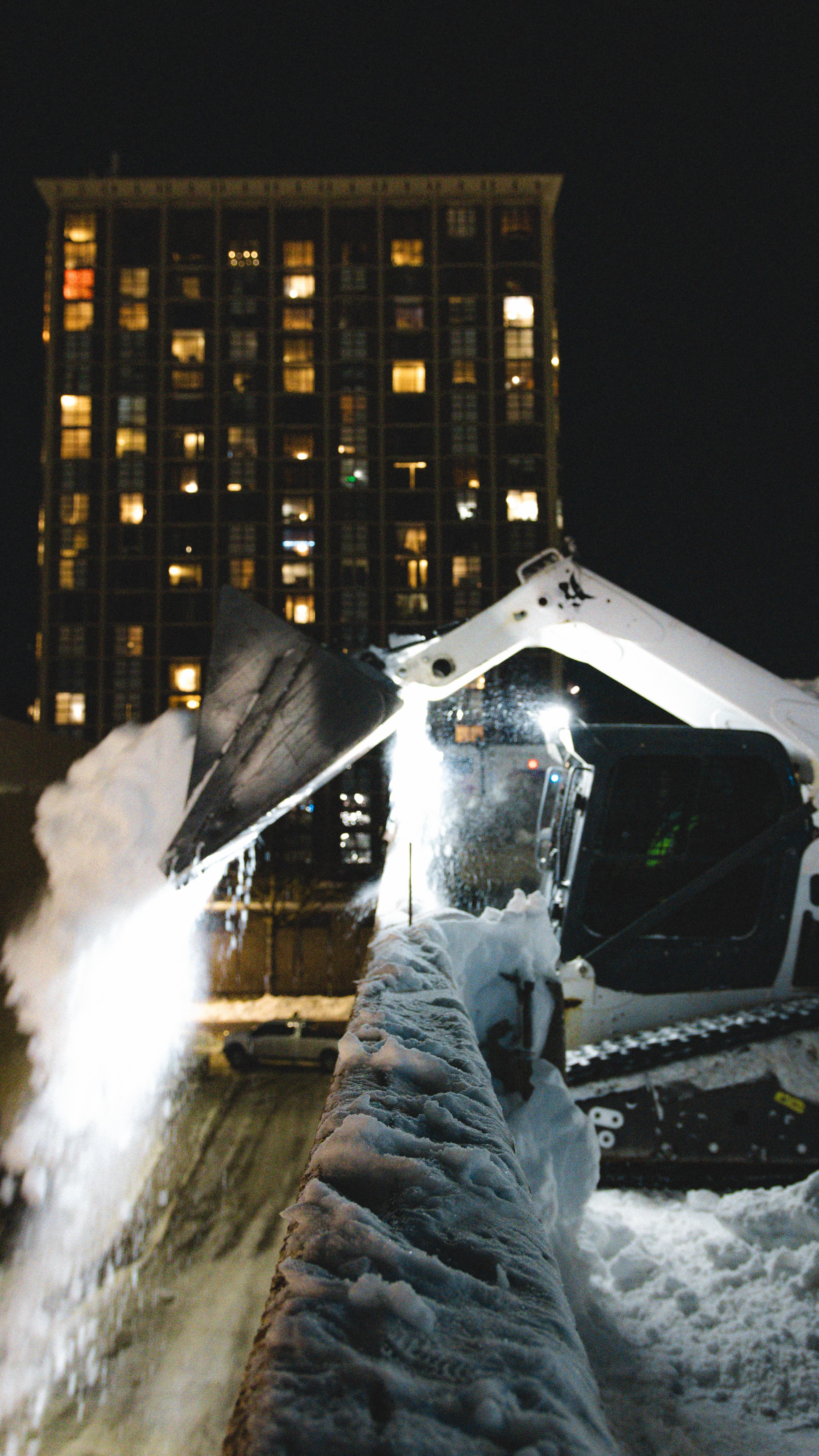 In one night, our team removed 660 yards of snow from the top of a parking garage in New Haven, CT.
This was a unique job that required experience and planning. Snow was moved from the third level to the ground and loaded out while temporarily blocking Route 34. All work was completed overnight, with clear communication, nearby snow disposal, and staggered truck staging, keeping the operation efficient and on schedule. ❄️🚛