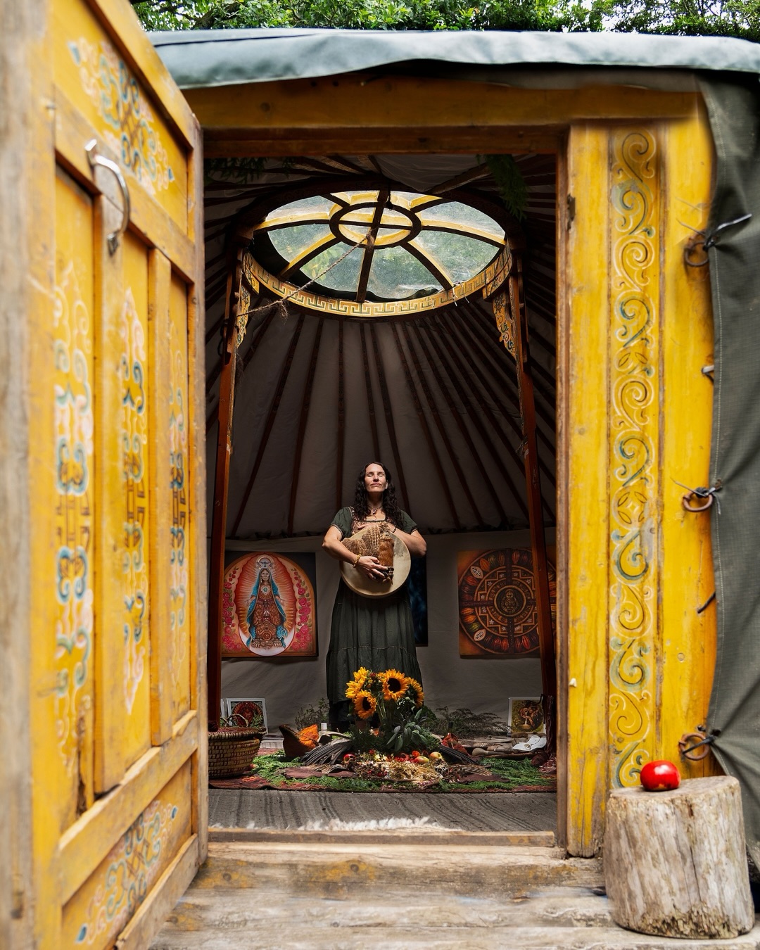 The rise of the feminine is calling you, dear one. Do you hear her whispers? 🌹🪶
Something is stirring. In 1 month, we gather once more in our sacred circle of sisterhood. In our collective medicine. We gather to share, to feel, to inspire each other. To release and renew. We gather in the name of peace.
☮️ Women of Peace: 7th March - An International Women’s Day Retreat, at @embercombeuk in Devon.
No woman is free until we all are free—this is what it comes down to.
🪶 In our first day event, we journey with combined intention towards deepening into the rise of the feminine. We come together with a vision, one that carries the inherent right for all women, beings and lands to be free. Softening into voice, intuition, action and repair, we will gather as a village to dream a collective dream of a future that rebalances the scales. That sets the earth into equilibrium and returns us to our nature.
Harmony. Essence. Truth. Together, we step into the landscape of birthing a new world.
Guided in reverence by:
🕊️ @yael_deckelbaum
🕊️ @meera.eilabouni
🕊️ @urtema_dolphin
🕊️ @sevendirectionsbreathwork
🕊️ @lucywyldemusic
The medicine is calling you. We welcome you into the weaving 🌹 Tickets in the link in our bio. There are options to stay over if you are travelling from afar.
Photo of our dear friend, @dorrie.joy at our 2025 summer gathering in her Moon Lodge Sanctuary <3