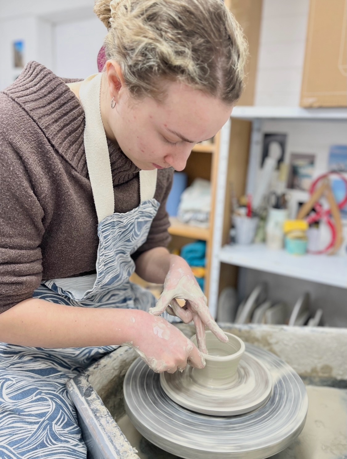 💝 Love (& clay) was in the air yesterday in the pottery with a Valentine’s Day couple’s throwing workshop 💕
.
.
.
.
#potteryworkshop #valentinesday #thingstodoincornwall #learntothrow