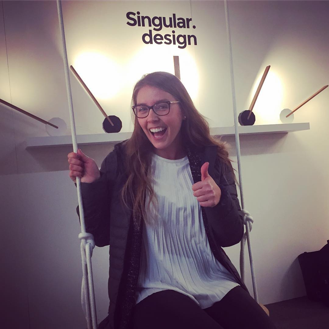 LED swing brings great joy #singulardesign_ #designjunction2017 #onefortheoffice