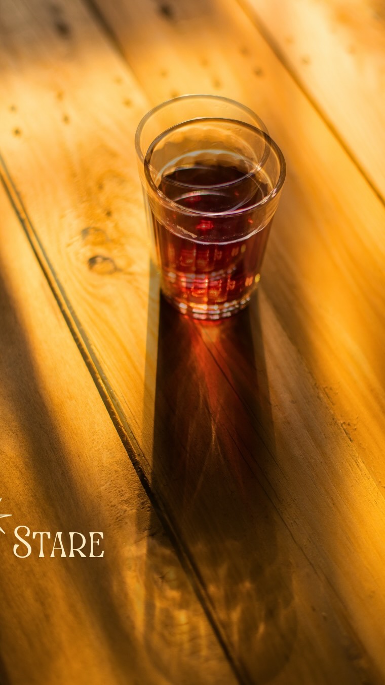 Late-night tea leaves, just floating 🍃
For when your body is tired but your mind won’t clock out.
Soft eyes. No fixing. Just watching.
**why this gentle gazing helps when you can’t sleep:**
• gives your brain something neutral + slow to focus on
• reduces mental chatter without forcing silence
• relaxes eye muscles (less screen strain = calmer nervous system)
• encourages parasympathetic “rest & digest” mode
• creates a tiny ritual that signals *it’s safe to wind down*
No goals. No insight required.
Just leaves, drifting… until you do too 🌙☕️