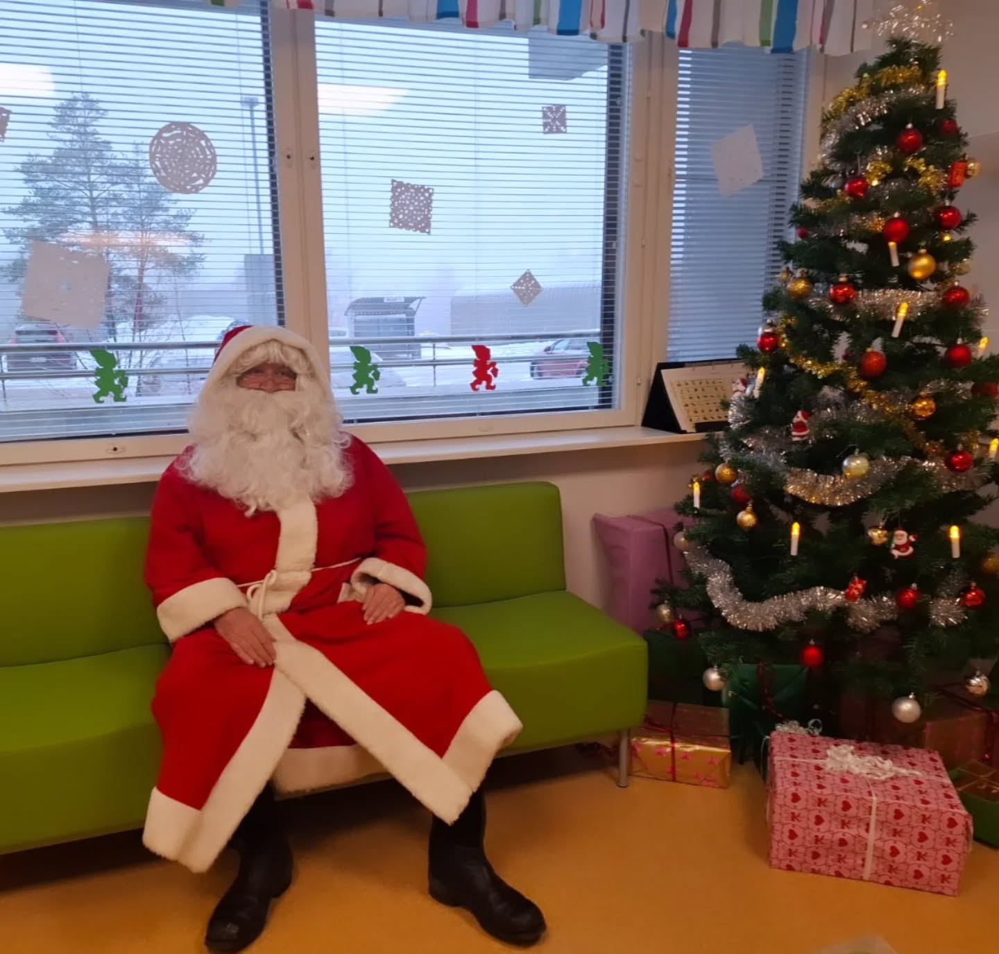 Joulupukki piipahti tänäkin vuonna lastenosastolla tuomassa jouluiloa pienille potilaille🎅💝
Haluamme kiittää kaikkia lahjoittajia, yhteistyökumppaneita ja seuraajia kuluneesta vuodesta. Yhteistyöllä saimme aikaan paljon hyvää, jatketaan tästä ensi vuonna. Rauhallista joulua ja onnellista uutta vuotta teille kaikille✨️