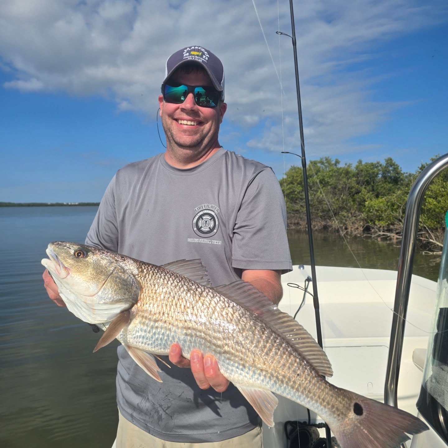 Had a great time with some long time clients from Ga. #sordknives #xtratufboots #floridafishingproducts #kto_customrods #turtleboxaudio
Www.coderedfishingcharters.com