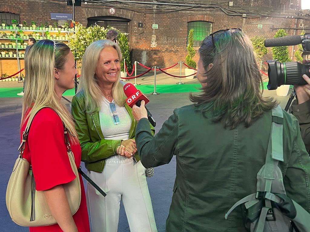 Das war eine Überraschung! 🤩 #geschenkstoff #winner #greenmarketingaward2023 💪 Und ein paar Seitenblicke auch auf uns. Voll gut 👍 @seitenblicke_orf